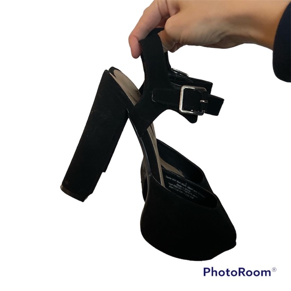 Black platform heels - Picture 2 of 3